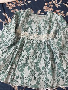 Chic Printed Kurta with Lace Detail