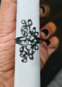 Elegant Leaf Design Ring