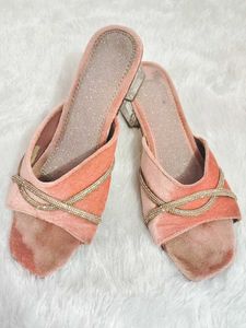 🎀 Elegant Pink Velvet Mules with Rhinestones 🥰