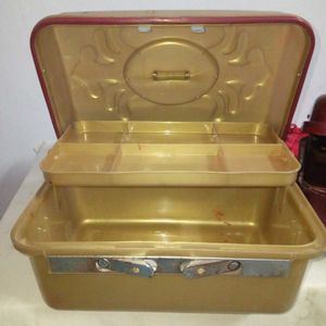 Vintage Gold Tone Carrying Case