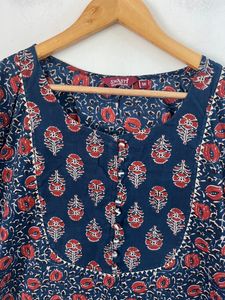 Multicolour Printed Straight Fit Kurti (Women)