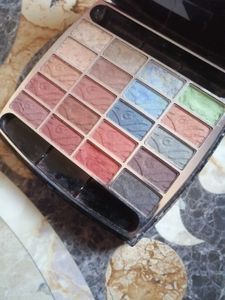 Eyeshadow Palette with Mirror