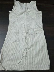 White Sleeveless Dress with pockets