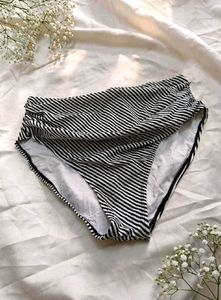 🎀🤍🖤Striped High-Waisted Bikini Bottom