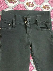 Black Capri Jeans