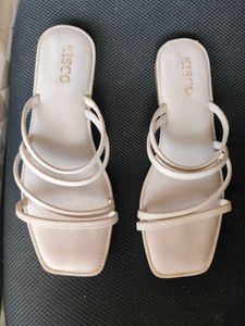 KISCO Strappy Flat Sandals