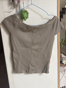 Off-Shoulder Ribbed Crop Top