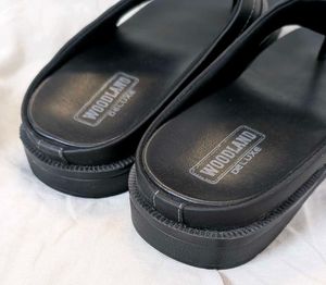 Men's Black Leather Flip-Flops size 6🌟
