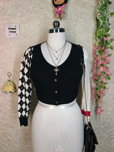 Chic Black & White Argyle Cardigan