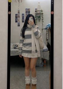 Striped round neck winter sweatshirt