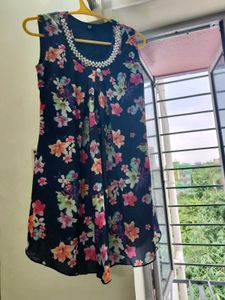 Floral Print Sleeveless Kurta