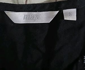 Its Black Top With Red And White Patterns