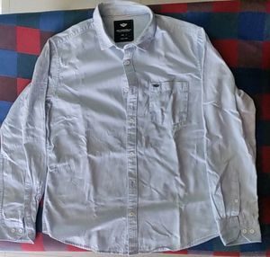 Men Regular Fit Solid Spread Collar Casual Shirt