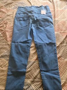 High Waisted Frayed Hem Jeans