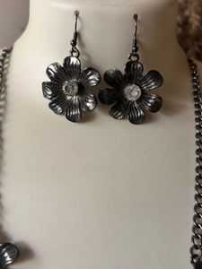 Floral Necklace &amp; Earring Set