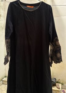 Elegant Black Kurta set with Embroidered Sleeves