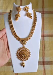 Elegant Gold Necklace & Earring Set