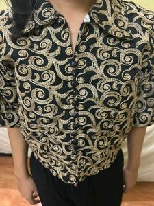 SALE ❗❗❗❗black&amp;gold festive puff sleeve crop top/