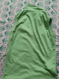 Green  collar top