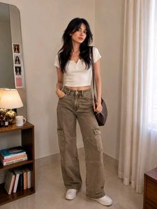 Stylish Wide-Leg Cargo Jeans