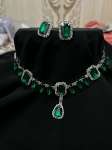 Emerald Green Necklace &amp; Earings set