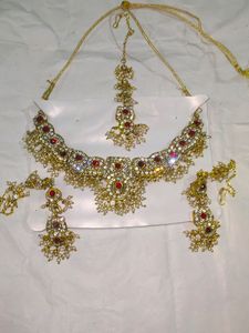 Women's Necklace With Earrings And Mangtika....