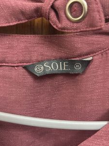Stylish Mauve V-Neck Top with Ruffled Sleeves