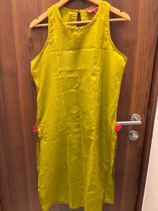 Yellow Sleeveless Kurta Set with Tassels