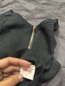 Black Zip-Up Crop Cut out Tank Top