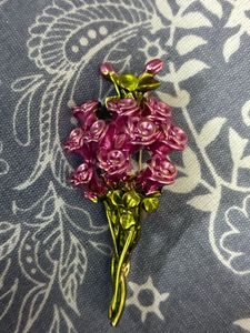 Beautiful Rose Bouquet Brooch Pin