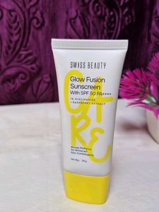 Swiss Beauty Glow Fusion Sunscreen SPF 50 PA+++