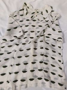 Chic White Lip Print Blouse