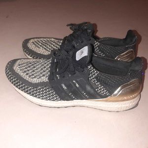 Gold &amp; Black Sport Shoes - Women