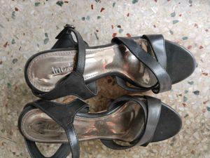 Stylish Black Heels- with a little defect
