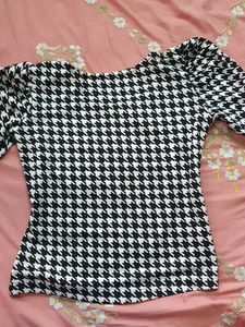 Houndstooth Puff Sleeve Top