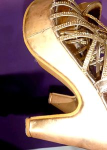 Sparkling Gold Heels 6in and size (6)