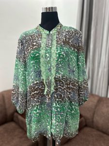 Chic Printed top with Lace Detail