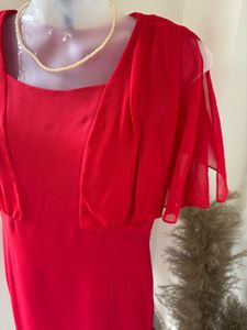Elegant Red Short Dress with Cape Sleeves