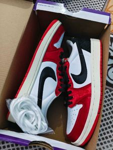 Air Jordan 1 "Chicago" Red & White