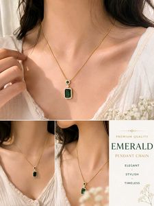 Elegant Emerald &amp; Diamond Necklace