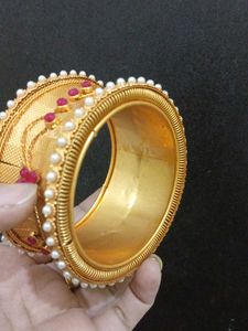 Elegant Gold Bangle