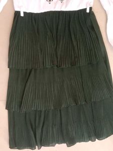 Elegant White &amp; Green Tiered Kurta