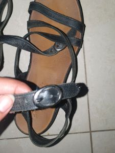 Sandles