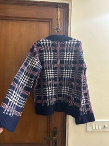 Stylish Plaid V-Neck Sweater