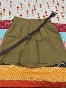 Stylish Khaki Shorts with Belt