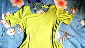 💚 Lime Green Ribbed Keyhole Top