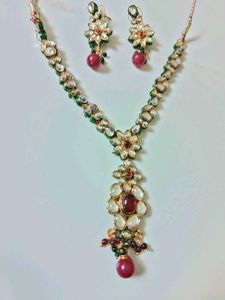 Elegant Kundan Necklace &amp; Earring Set