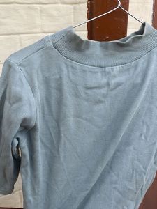 Ribbed Mock Neck Crop Top