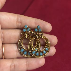 Beautiful Gold Tone Earrings Set