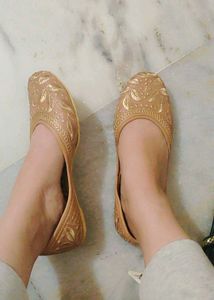 Elegant Embroidered Juttis